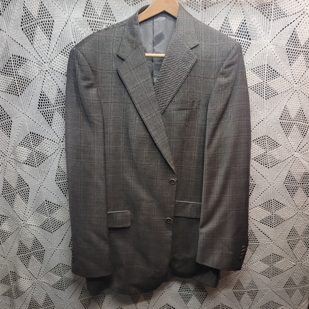 Daniel Cremiux Men’s Sportcoat 44L. Different shades of brown throughout.